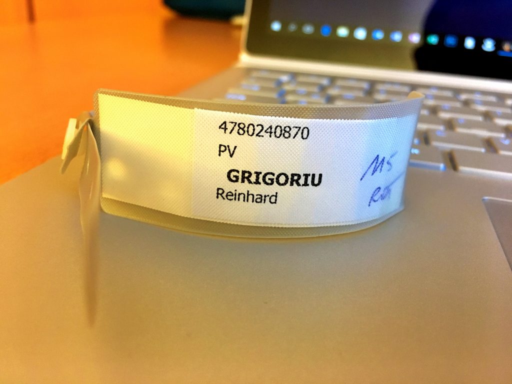 Ein Ring, sie zu knechten