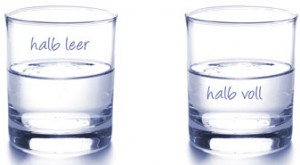 das Glas ist halb voll